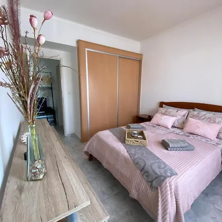 Old Town And Sea View Apartment